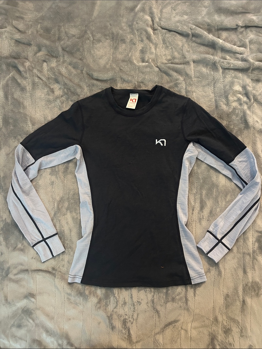 Kari Traa Navy Blue Long Sleeve Top with Light Gray Panels